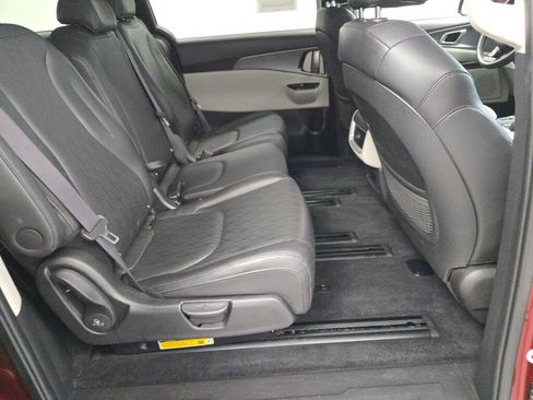 Used 2024 Kia Carnival LX image 10