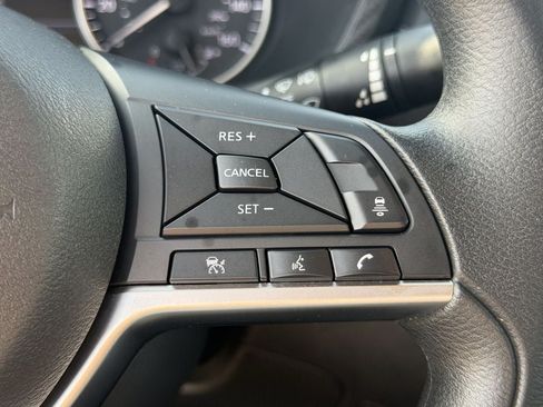 Used 2025 Nissan Sentra SV FWD image 22