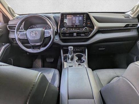 Used 2020 Toyota Highlander Limited image 18