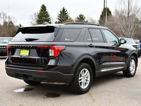 Used 2025 Ford Explorer Active AWD/4WD image 5