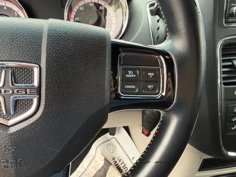 Used 2016 Dodge Grand Caravan SE FWD image 15