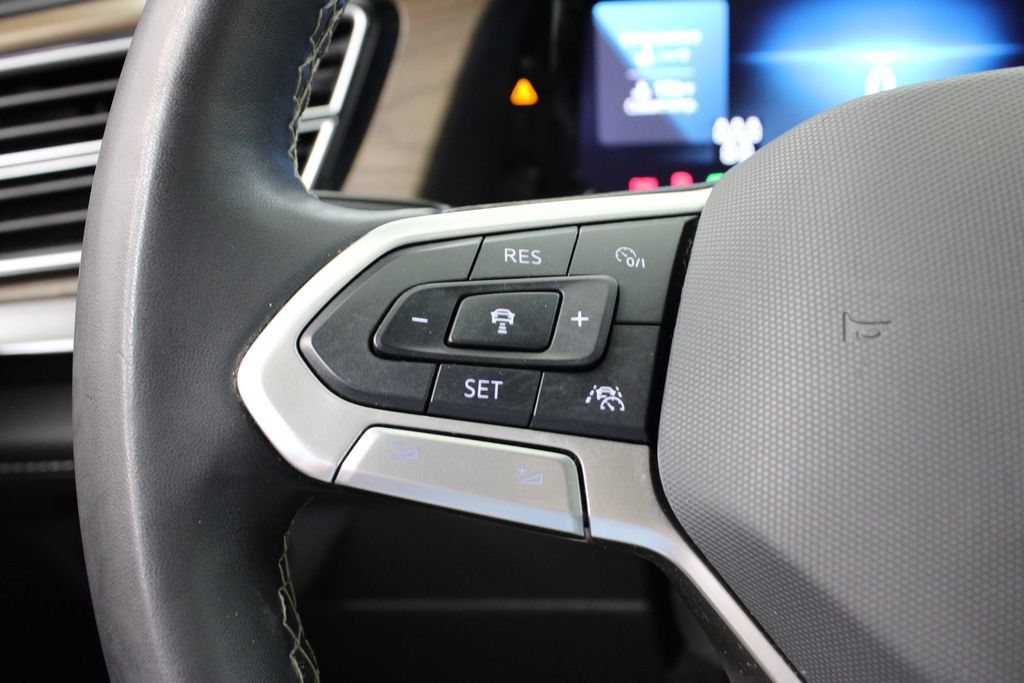 Used 2024 Volkswagen Atlas SE AWD/4WD image 21