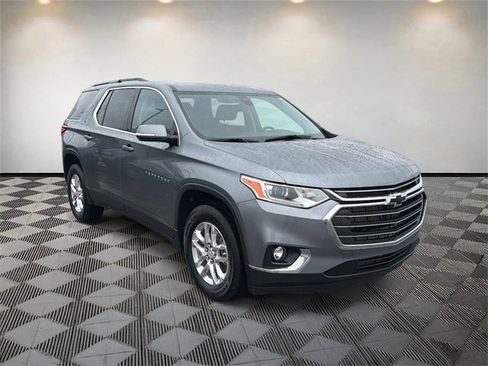Used 2020 Chevrolet Traverse LT image 3
