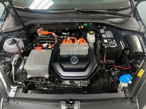 Used 2016 Volkswagen e-Golf SE w/ DC Fast Charging Package FWD image 15