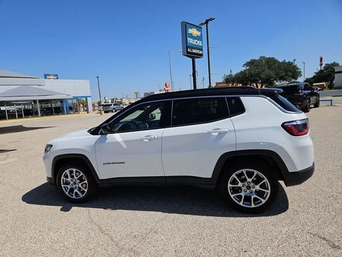Used 2025 Jeep Compass Limited AWD/4WD image 5