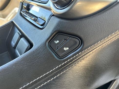 Used 2019 Chevrolet Suburban LT AWD/4WD image 38