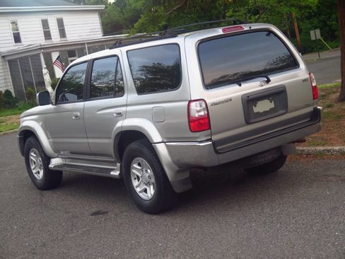 Used 2001 Toyota 4Runner SR5 RWD image 19