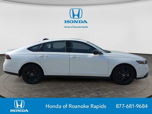 Used 2025 Honda Accord SE image 6