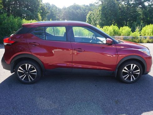 Used 2019 Nissan Kicks SV FWD image 19