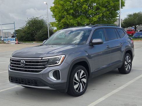 Used 2025 Volkswagen Atlas SE image 9