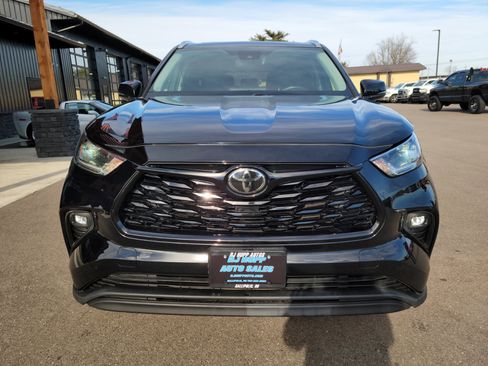 Used 2021 Toyota Highlander XLE image 2