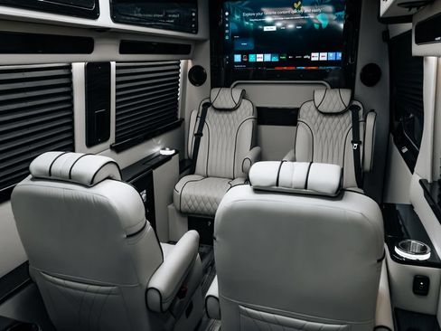 Used 2024 Mercedes-Benz Sprinter 3500 image 45