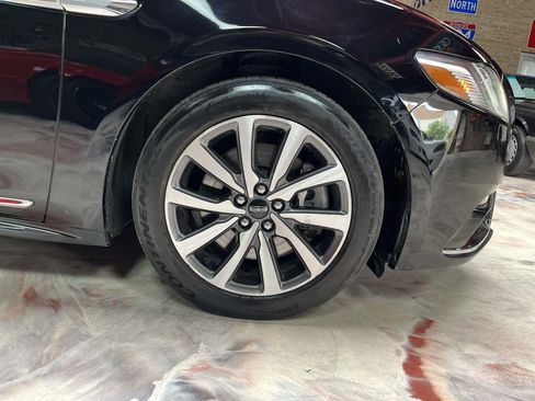 Used 2018 Lincoln Continental Premiere AWD/4WD image 32