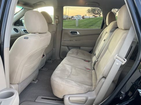 Used 2014 Nissan Pathfinder S image 16