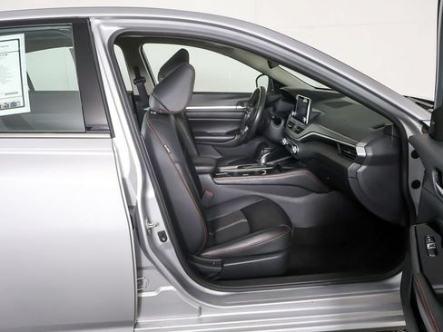 Used 2024 Nissan Altima 2.5 SR FWD image 26
