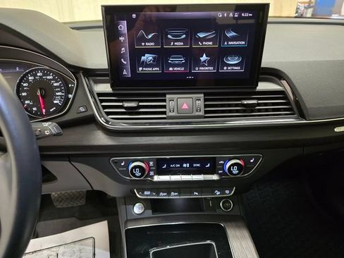 Used 2023 Audi Q5 2.0T Premium w/ Convenience Package AWD/4WD image 18