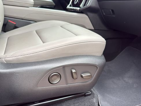 Used 2026 GMC Acadia Elevation w/ Elevation Premium Package FWD image 24