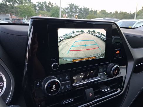 Used 2023 Toyota Highlander XLE image 21