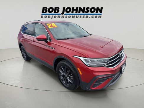 Used 2024 Volkswagen Tiguan SE AWD/4WD image 1