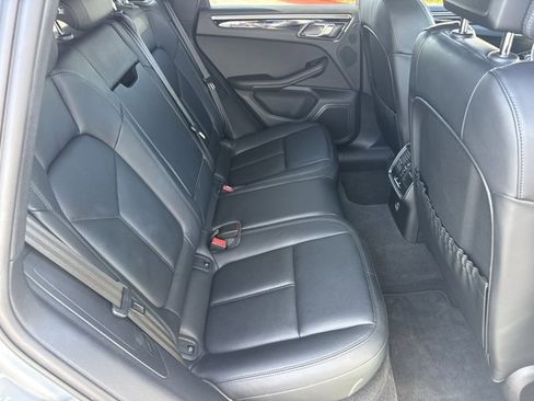 Used 2024 Porsche Macan image 8