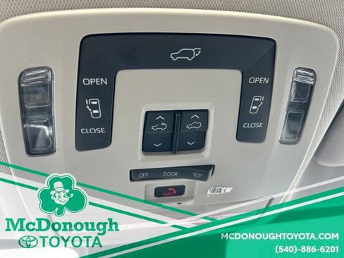 Used 2023 Toyota Sienna XLE FWD image 24