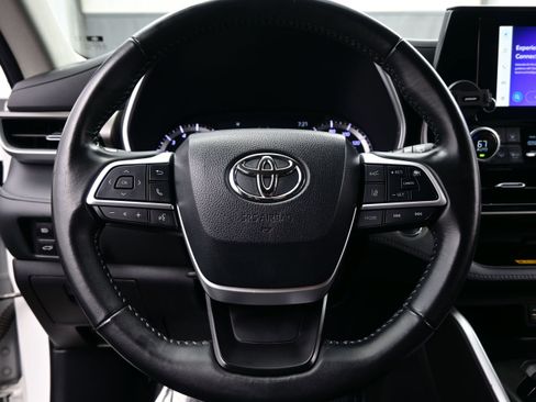 Used 2023 Toyota Highlander XLE AWD/4WD image 22