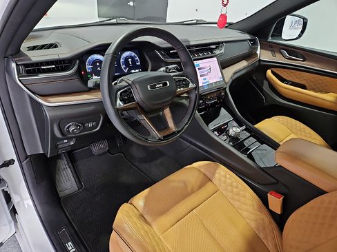 Used 2025 Jeep Grand Cherokee L Summit AWD/4WD image 12