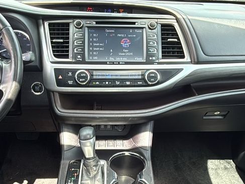 Used 2018 Toyota Highlander Limited Platinum AWD/4WD image 38