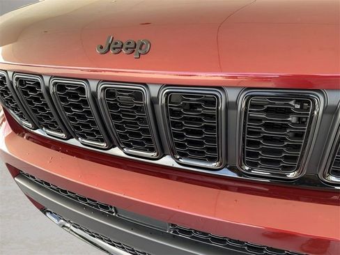New 2025 Jeep Grand Cherokee L Altitude image 2