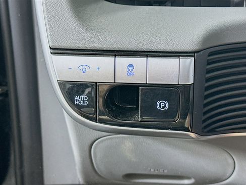 Used 2024 Hyundai Ioniq 5 SE image 17