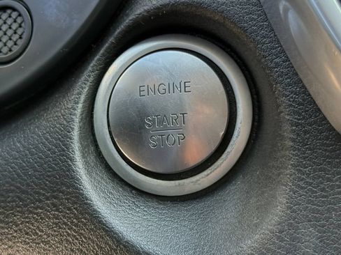 Used 2018 INFINITI QX30 FWD image 26