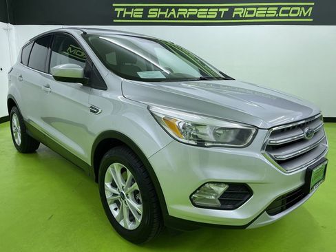 Used 2017 Ford Escape SE image 2