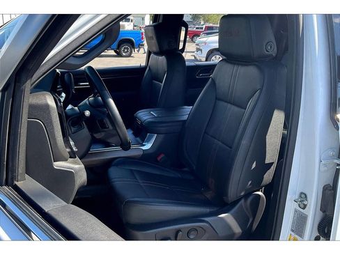 Used 2024 Chevrolet Silverado 3500 High Country w/ High Country Premium Package image 26