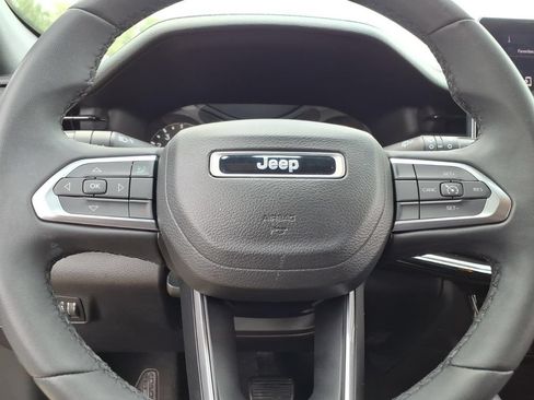 Used 2023 Jeep Compass Latitude AWD/4WD image 28