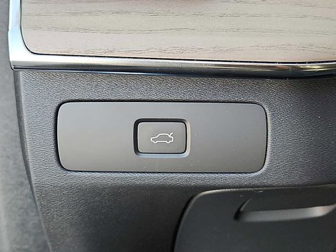 Used 2026 Volvo XC90 B6 Plus w/ Protection Package Premier AWD/4WD image 22