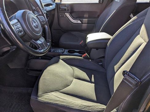 Used 2014 Jeep Wrangler Unlimited Rubicon w/ Connectivity Group image 15