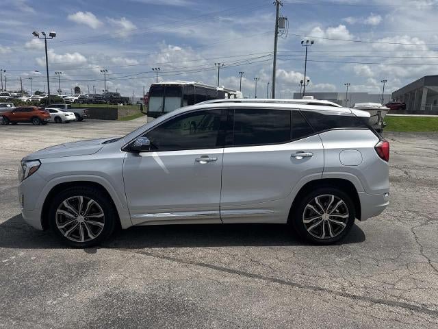 Used 2020 GMC Terrain Denali w/ Denali Premium Package FWD image 9