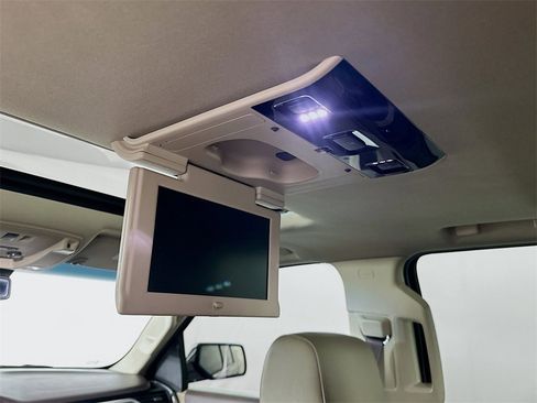 Used 2020 Chevrolet Suburban Premier image 22