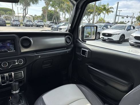 Used 2019 Jeep Wrangler Unlimited Sport S AWD/4WD image 15