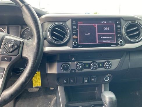 Used 2020 Toyota Tacoma SR5 w/ Technology Package AWD/4WD image 11