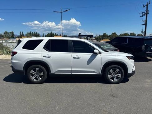 Used 2024 Honda Pilot EX-L image 4