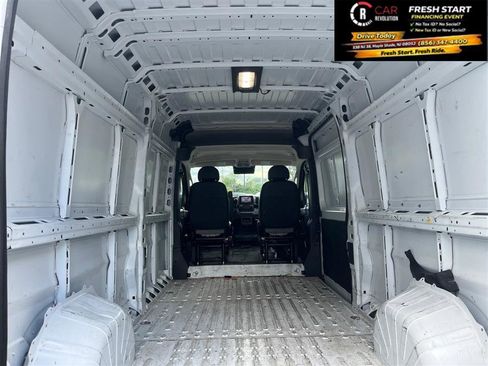 Used 2025 RAM ProMaster 2500 w/ Convenience Group image 9