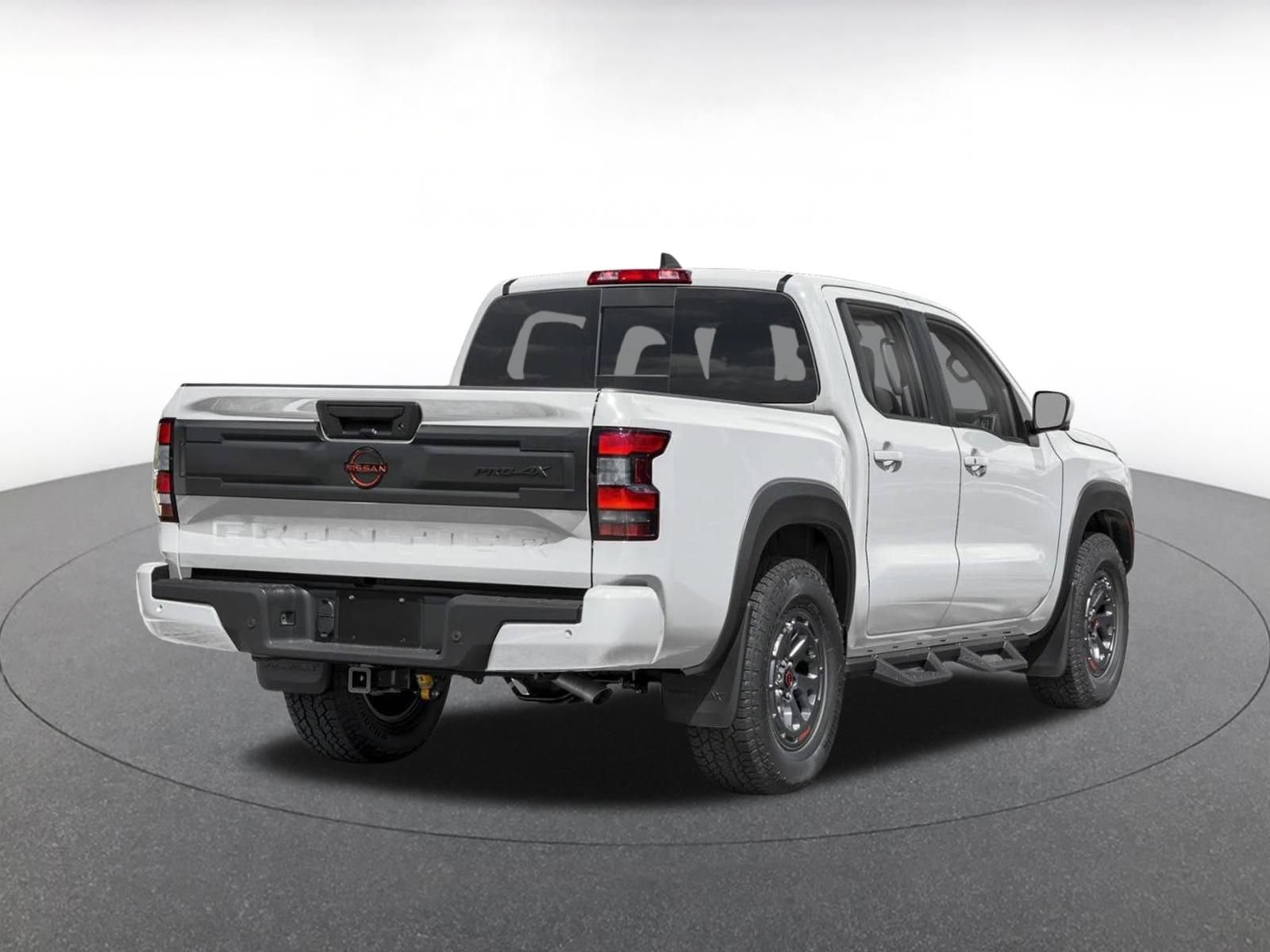 Used 2026 Nissan Frontier PRO-4X AWD/4WD image 2