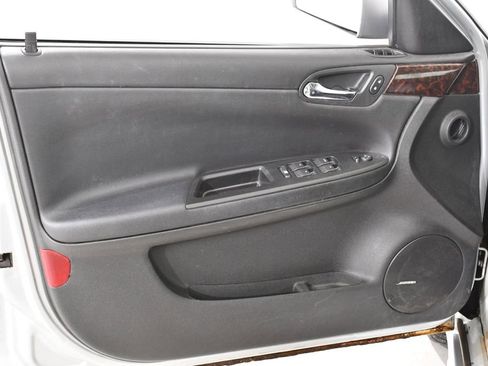 Used 2012 Chevrolet Impala LTZ FWD image 24