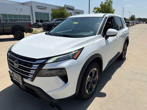 Used 2024 Nissan Rogue SV AWD/4WD image 9