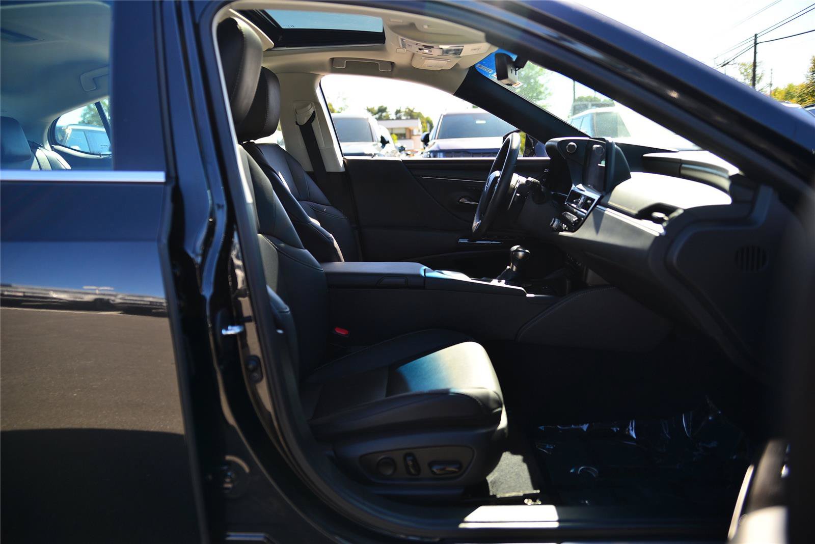 Used 2022 Lexus ES 300h w/ Premium Package FWD image 14