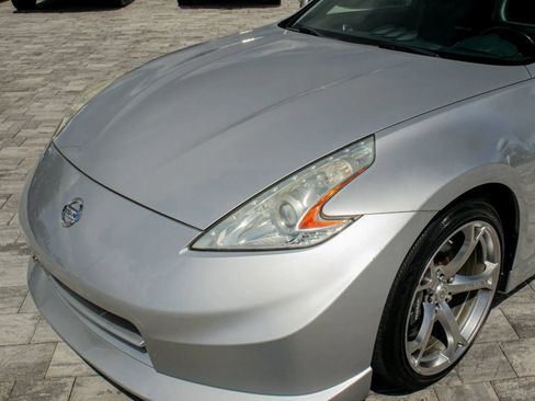 Used 2009 Nissan 370Z NISMO RWD image 10