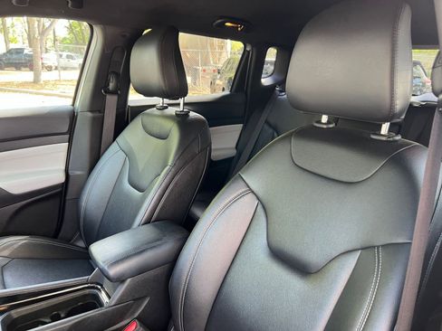 Used 2025 Jeep Compass Limited image 37