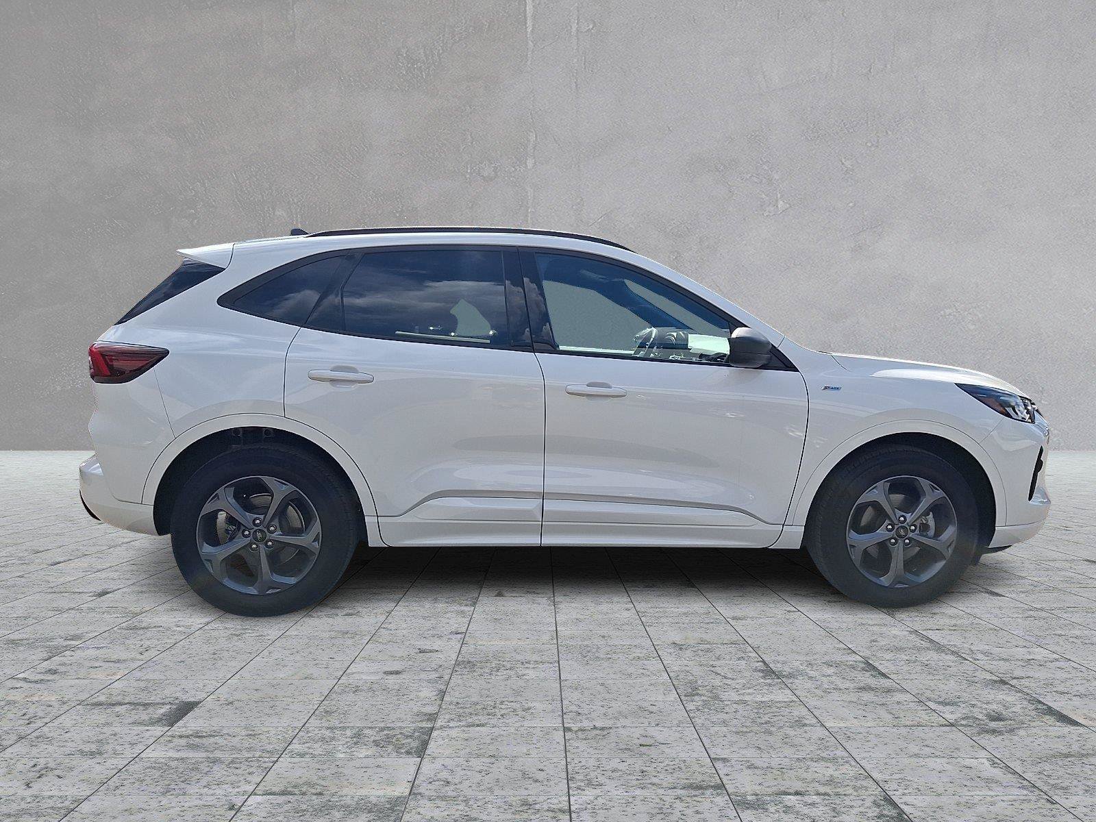 Used 2023 Ford Escape ST-Line AWD/4WD image 7