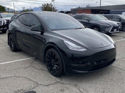 Used 2021 Tesla Model Y Long Range image 4